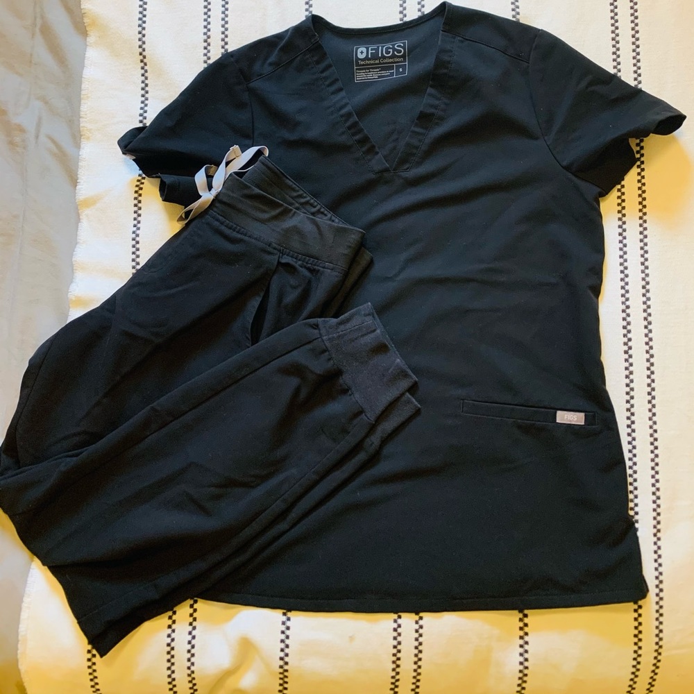 Figs Scrubs. Joggers with double pocket top.